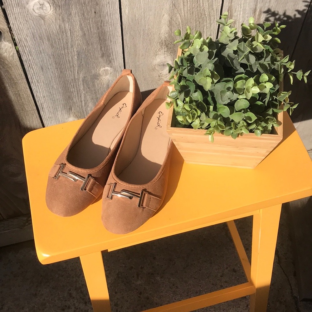 Flats with gold accent